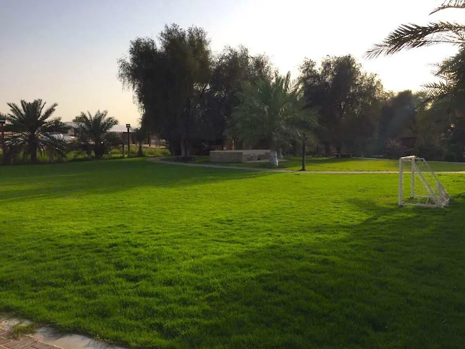 Cottage Farmhouse Dubai Lantgård